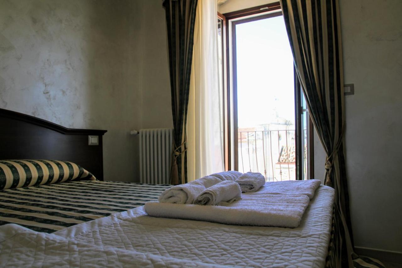 Rooms Dimora Arco - Affitti Brevi Italia 圣安吉罗山 外观 照片